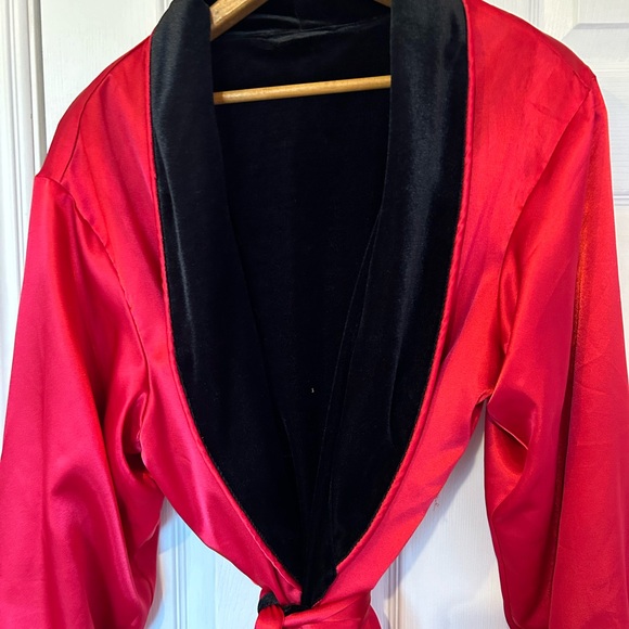Gorgeous satin and velvet like robe - Picture 5 of 7